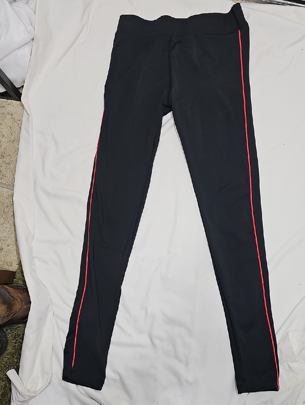 KAPOW Meggins Black Athletic Leggings with Contrast Accents - Picture 6 of 11